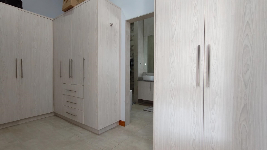 4 Bedroom Property for Sale in Outeniquasbosch Western Cape